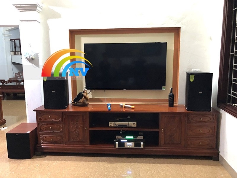Dàn karaoke gia đình chị Nguyệt ở Morly